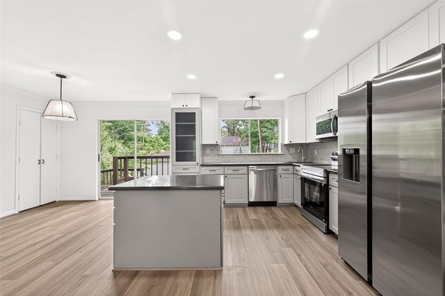 2 Kittiwake Court, Spring, TX 77380