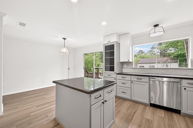 2 Kittiwake Court, Spring, TX 77380