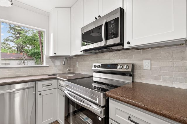 2 Kittiwake Court, Spring, TX 77380