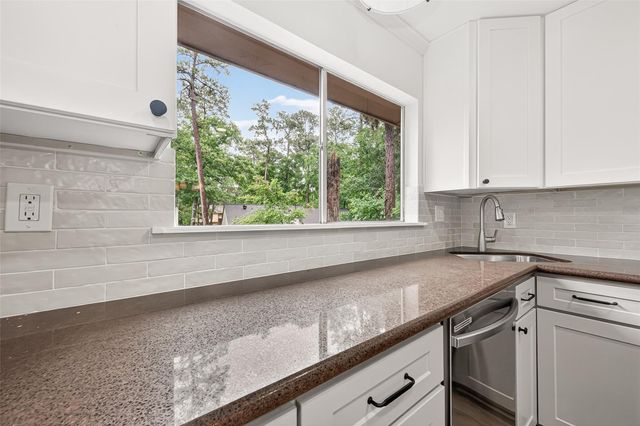 2 Kittiwake Court, Spring, TX 77380