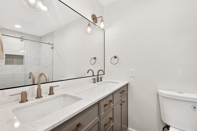 2 Kittiwake Court, Spring, TX 77380