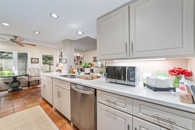 8936 Chatsworth Drive, Houston, TX 77024