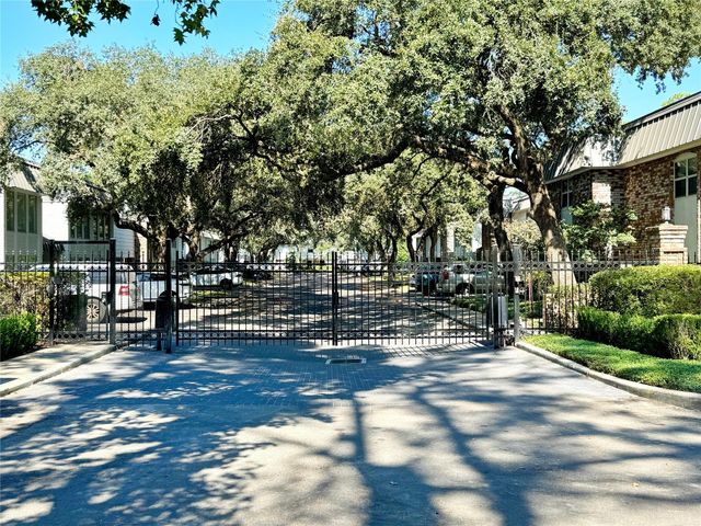 8936 Chatsworth Drive, Houston, TX 77024