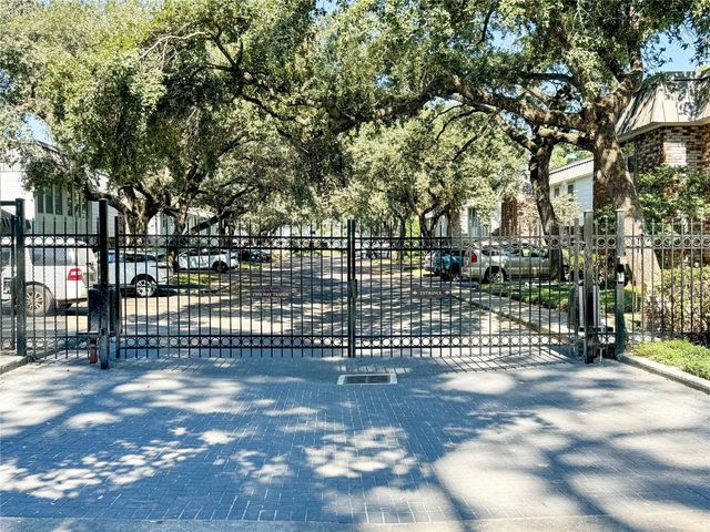 8936 Chatsworth Drive, Houston, TX 77024