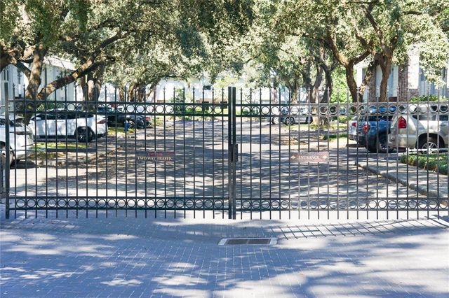 8936 Chatsworth Drive, Houston, TX 77024