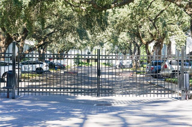 8936 Chatsworth Drive, Houston, TX 77024