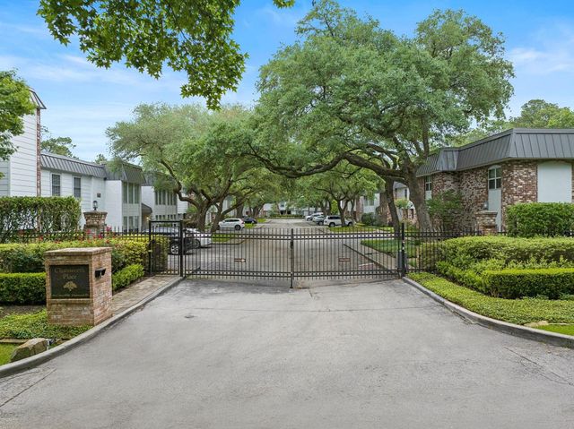 8936 Chatsworth Drive, Houston, TX 77024