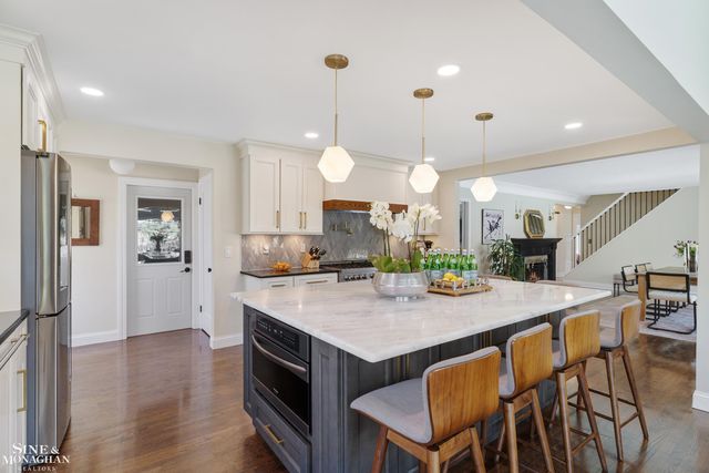 56 Hampton Road, Grosse Pointe Shores, MI 48236