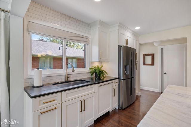 56 Hampton Road, Grosse Pointe Shores, MI 48236