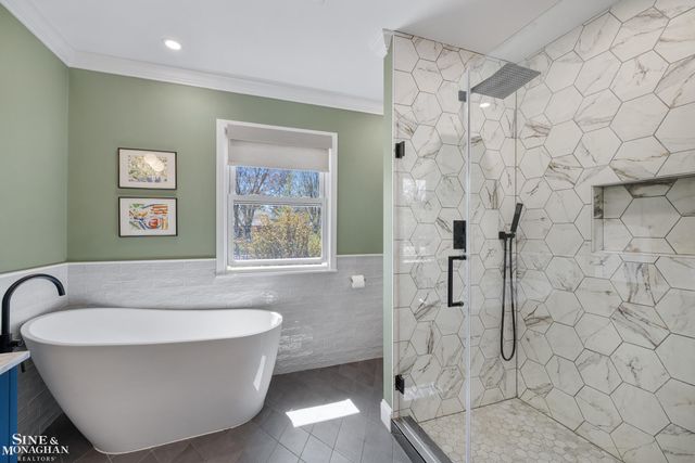 56 Hampton Road, Grosse Pointe Shores, MI 48236