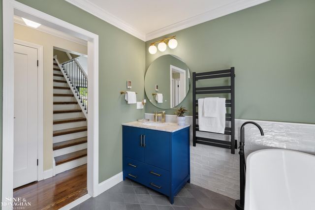 56 Hampton Road, Grosse Pointe Shores, MI 48236