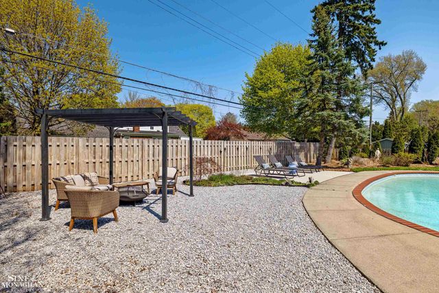 56 Hampton Road, Grosse Pointe Shores, MI 48236