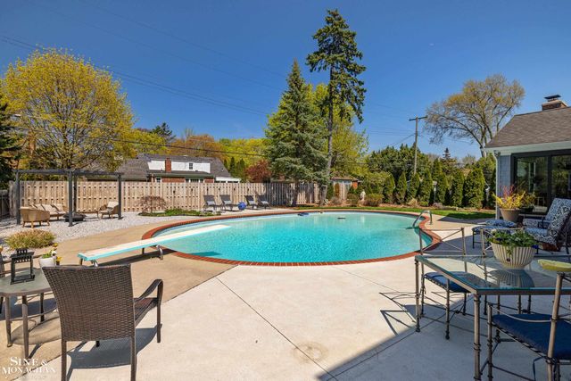 56 Hampton Road, Grosse Pointe Shores, MI 48236