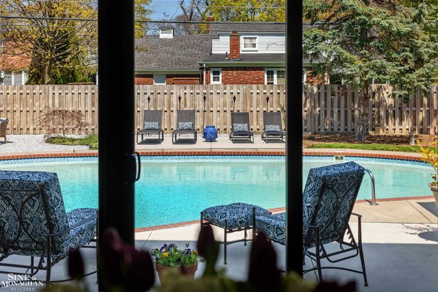 56 Hampton Road, Grosse Pointe Shores, MI 48236