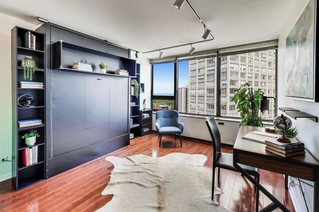 3930 N Pine Grove Avenue 1815, Chicago, IL 60613