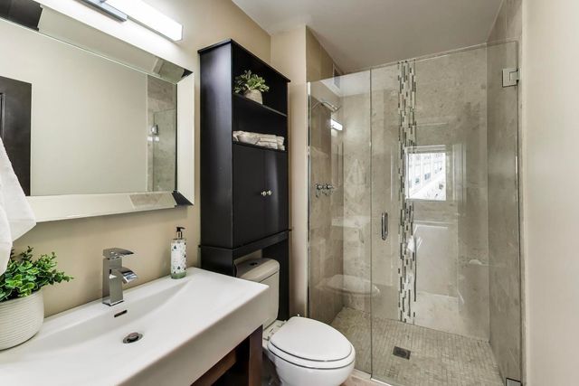 3930 N Pine Grove Avenue 1815, Chicago, IL 60613