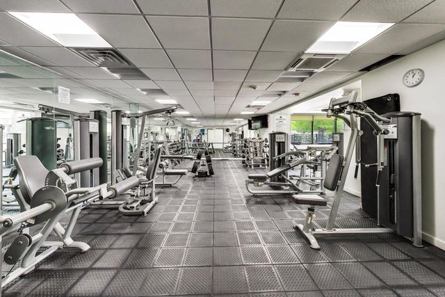 3930 N Pine Grove Avenue 1815, Chicago, IL 60613