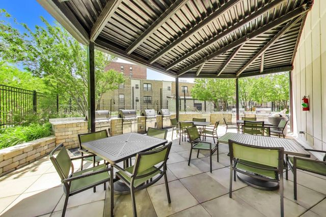 3930 N Pine Grove Avenue 1815, Chicago, IL 60613