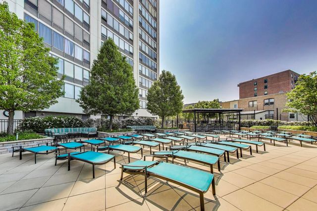 3930 N Pine Grove Avenue 1815, Chicago, IL 60613