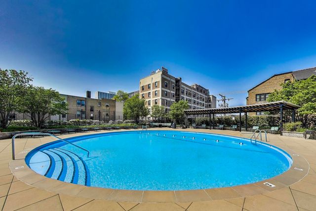 3930 N Pine Grove Avenue 1815, Chicago, IL 60613