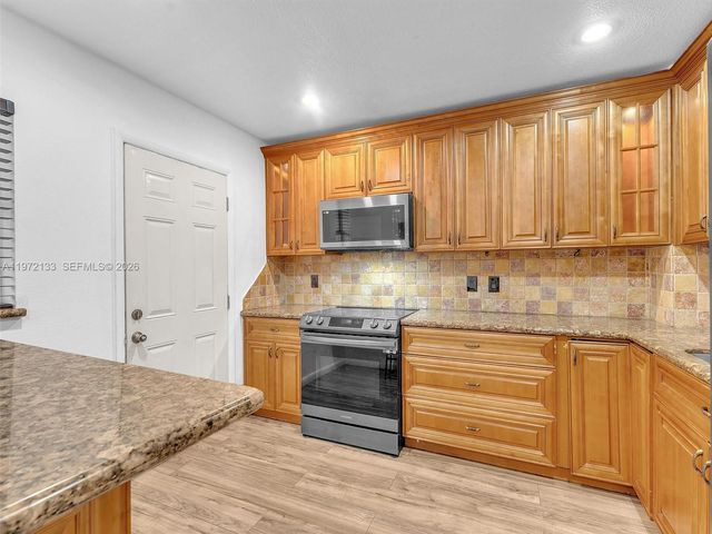 6201 N Falls Cir Dr 210, Lauderhill, FL 33319
