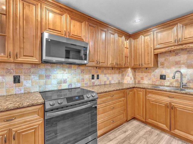 6201 N Falls Cir Dr 210, Lauderhill, FL 33319