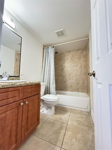 1300 Moffett St 306, Hallandale Beach, FL 33009