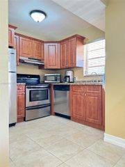 1300 Moffett St 306, Hallandale Beach, FL 33009