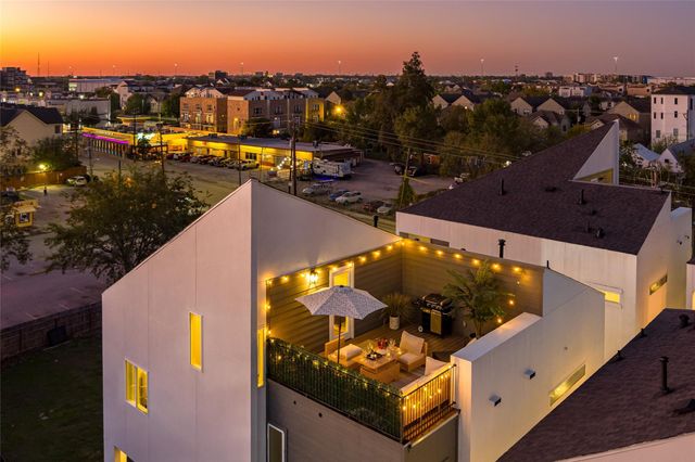 913 Thompson Street, Houston, TX 77007