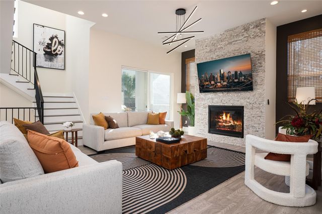 913 Thompson Street, Houston, TX 77007