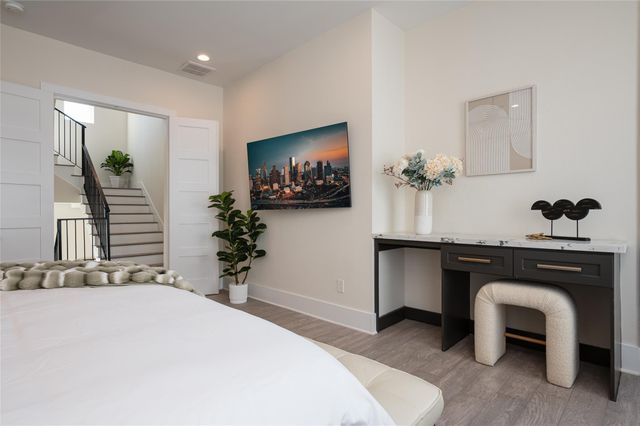 913 Thompson Street, Houston, TX 77007