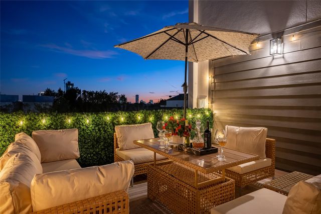 913 Thompson Street, Houston, TX 77007