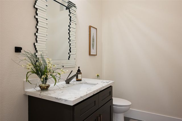 913 Thompson Street, Houston, TX 77007