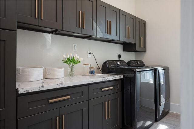 913 Thompson Street, Houston, TX 77007