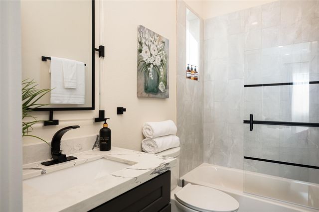 913 Thompson Street, Houston, TX 77007