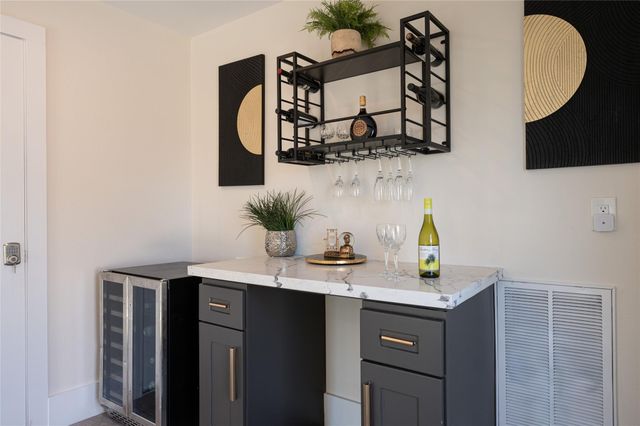 913 Thompson Street, Houston, TX 77007