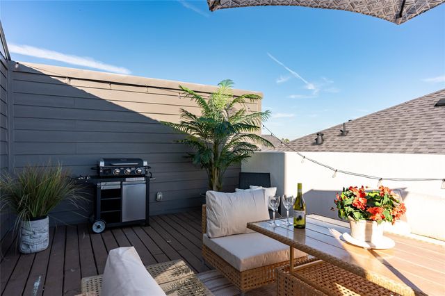 913 Thompson Street, Houston, TX 77007