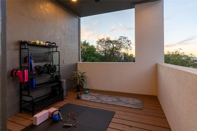 913 Thompson Street, Houston, TX 77007