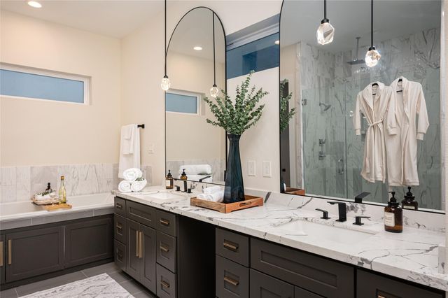 913 Thompson Street, Houston, TX 77007