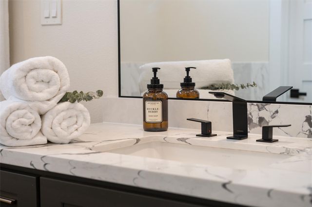 913 Thompson Street, Houston, TX 77007