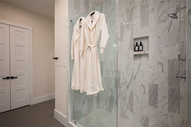 913 Thompson Street, Houston, TX 77007