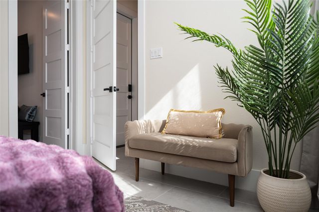 913 Thompson Street, Houston, TX 77007