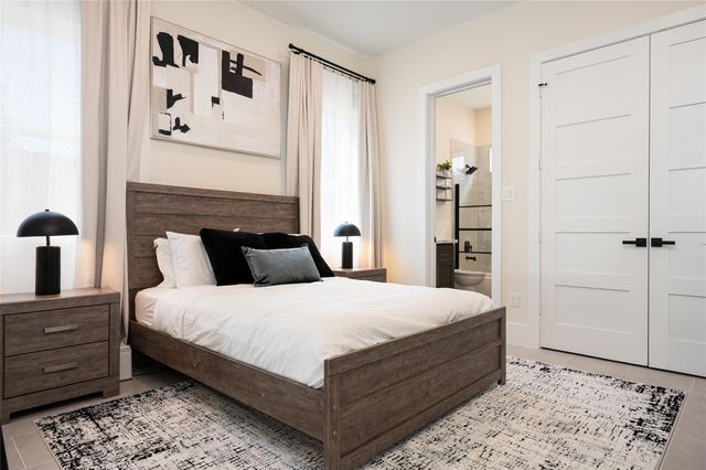 913 Thompson Street, Houston, TX 77007