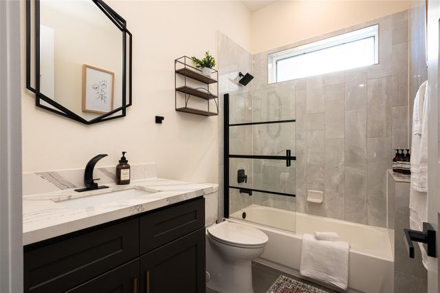 913 Thompson Street, Houston, TX 77007