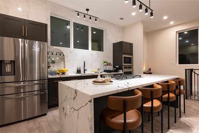 913 Thompson Street, Houston, TX 77007