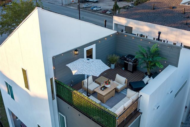 913 Thompson Street, Houston, TX 77007