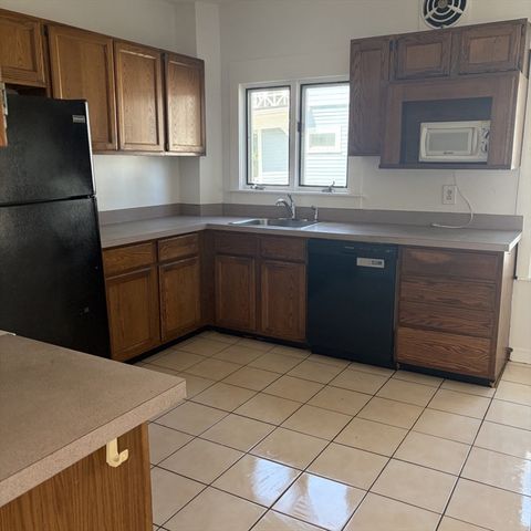 53 Ellington Rd, Quincy, MA 02170