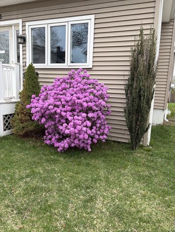 53 Ellington Rd, Quincy, MA 02170
