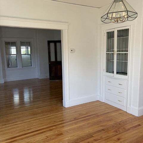53 Ellington Rd, Quincy, MA 02170