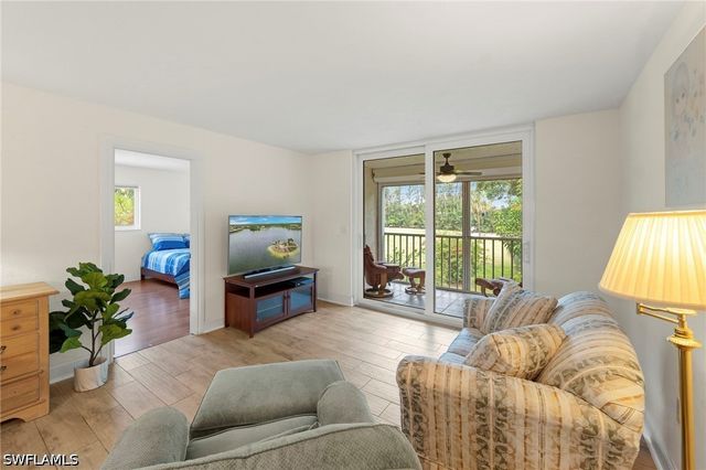 499 Forest Lakes BLVD 201, Naples, FL 34105